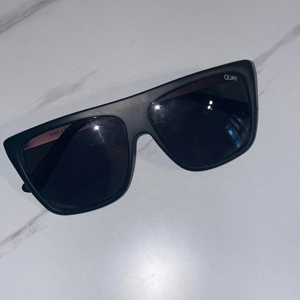 QUAY black sunglasses